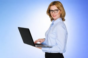 Donna professionale con laptop