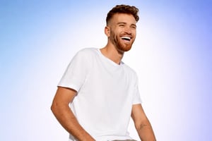 Ritratto digitale di giovane sorridente