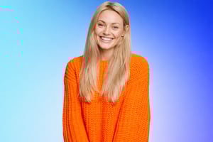 Ritratto-luminoso-con-sorriso-e-pulito-_1_